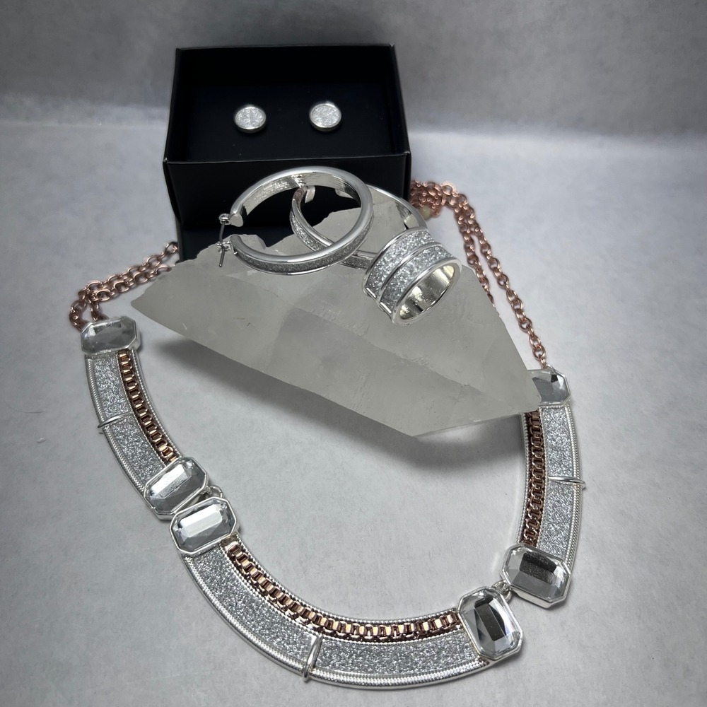 Avon Signature Collection Pretty As A Diamond Necklace Ring Earring Set 6